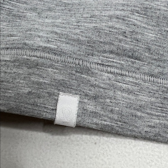 Lululemon Minimal Short 3" Heathered Power Grey White size 4 W7AHXS - Picture 9 of 10